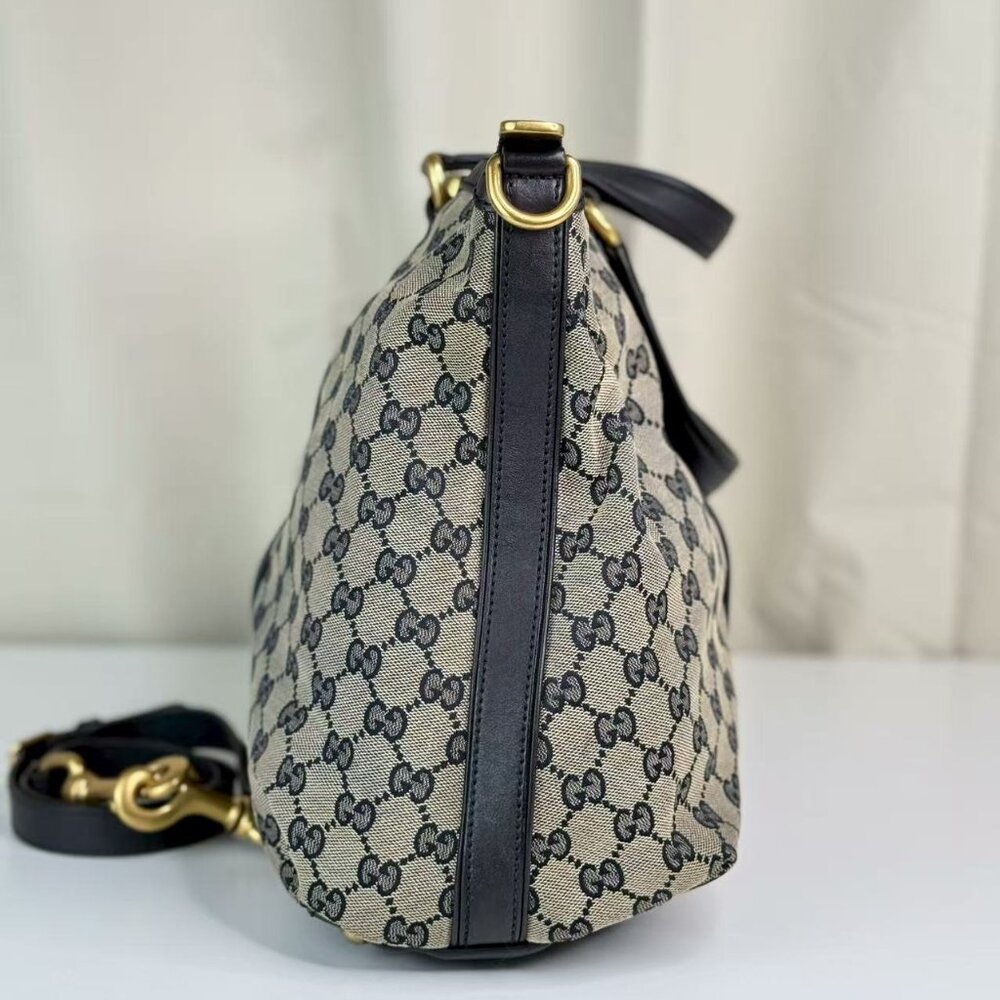 Gucci GG Logo Supreme Shoulder Bag  with Red and Navy Stripes Classic Design - Picture 5 of 10